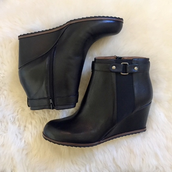 susina wedge bootie